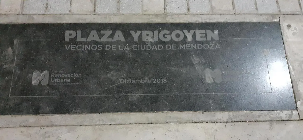Plaza Irigoyen Apartment Mendoza